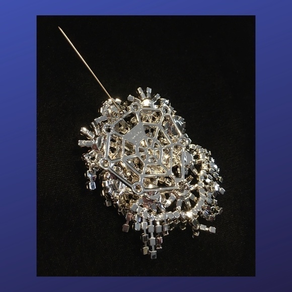 CAMROSE & KROSS Audrey Hepburn “Unforgettable” Collection Crystal Brooch, NWB - Picture 3 of 4